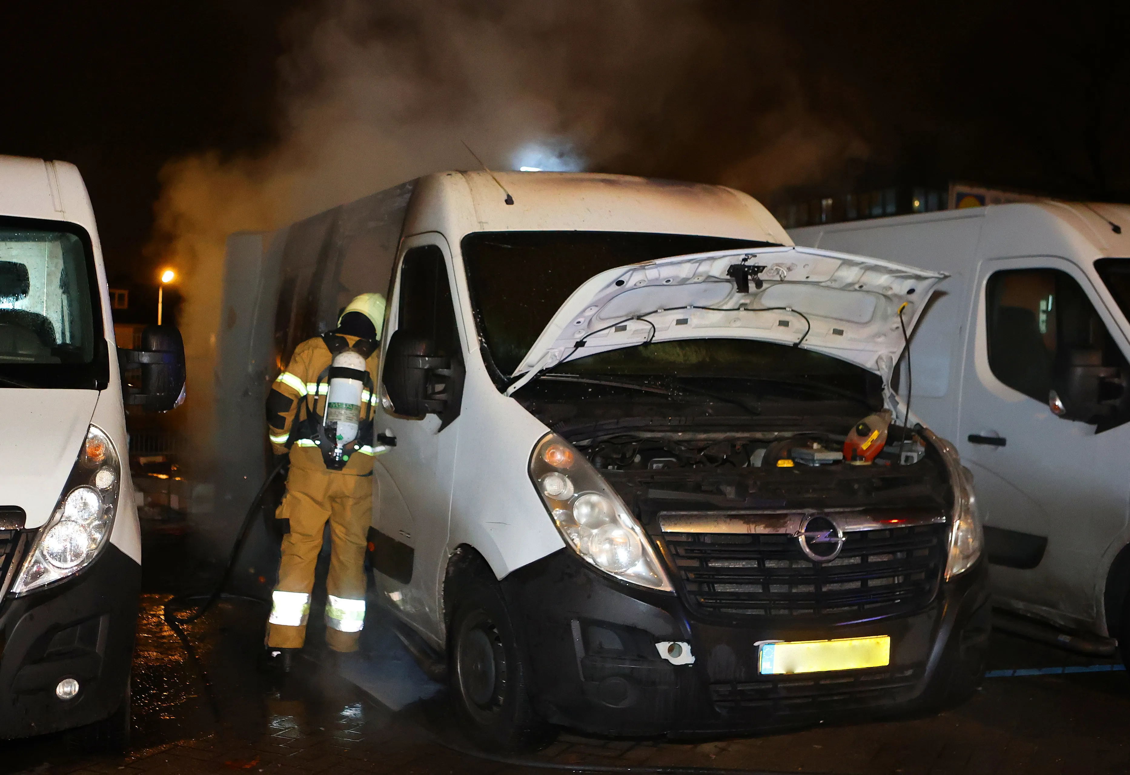 bestelbus in brand oude vlijmenseweg dne bosch 1
