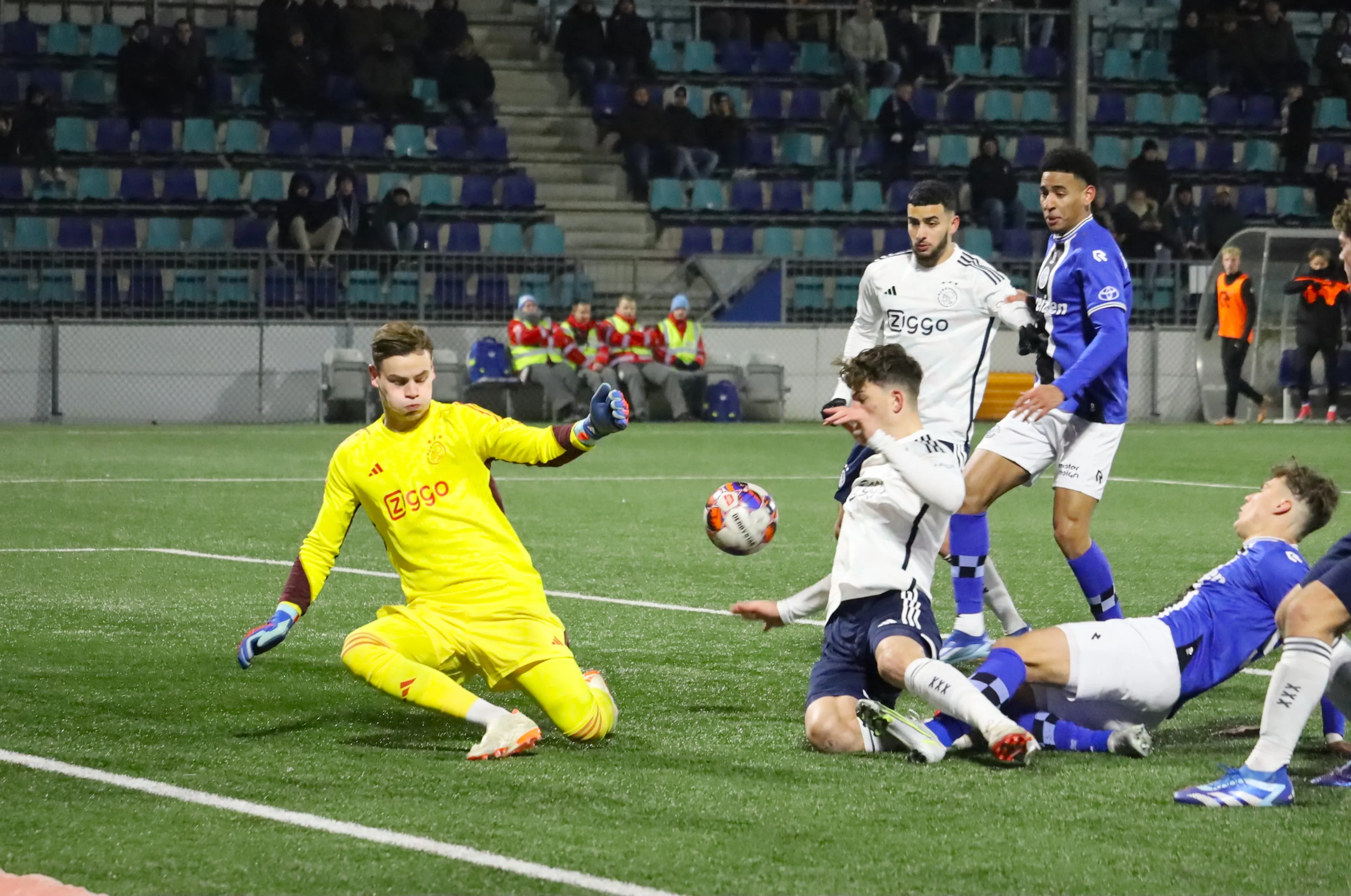 fcdb j ajax 2 1472 jpg