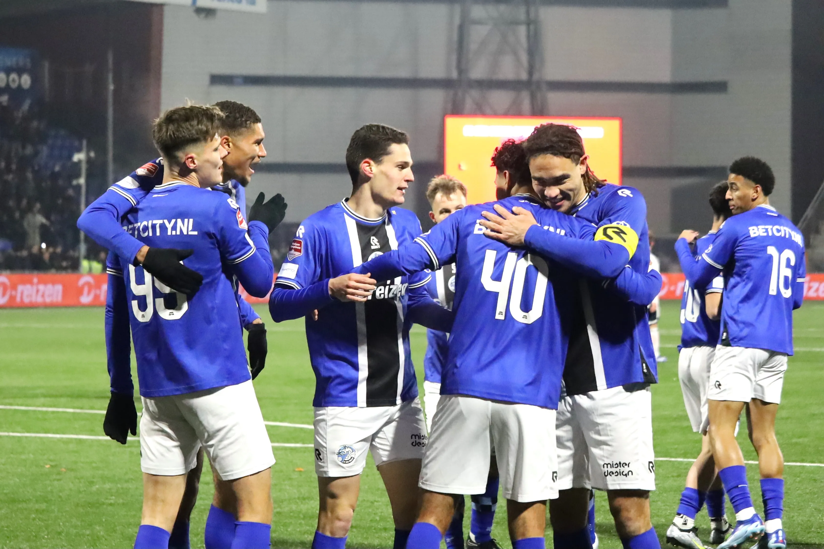 fcdb j ajax 3382 jpg