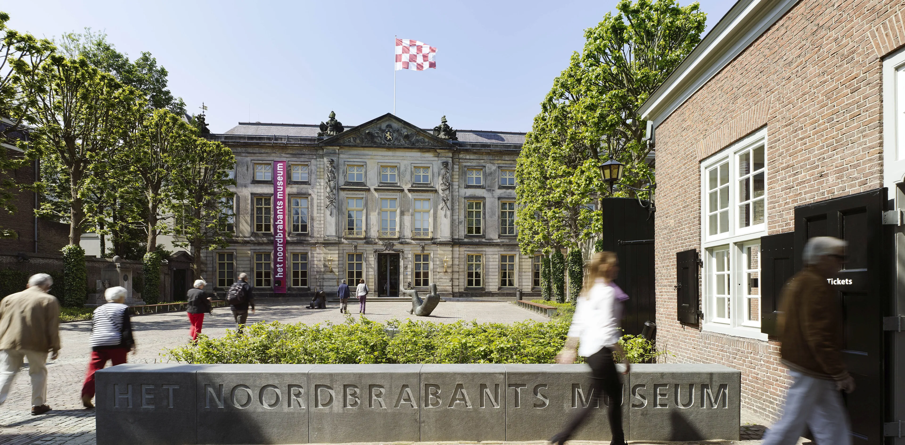 forecourt het noordbrabants museum photo joep jacobs