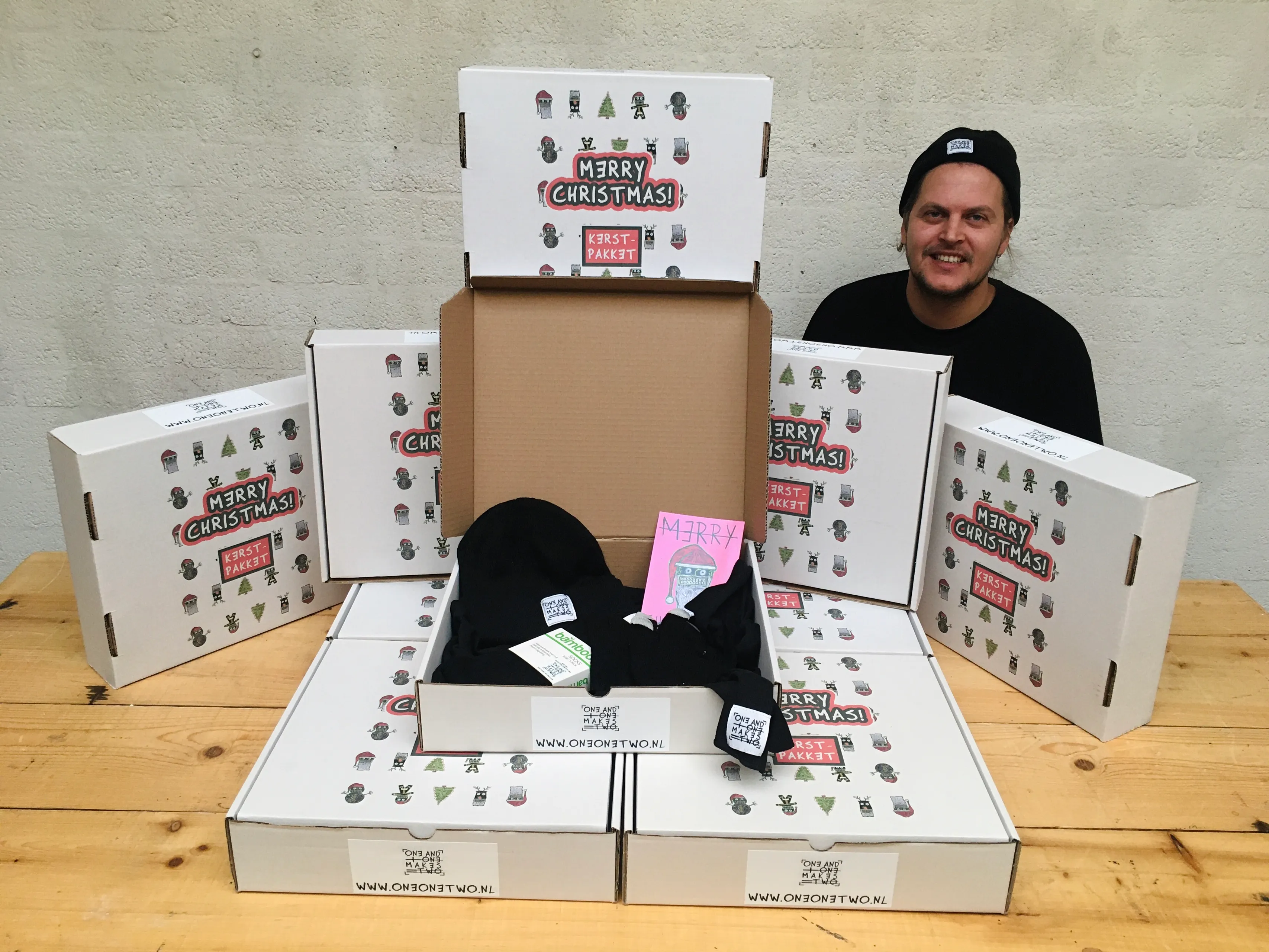 frank willems met kerstpakketten