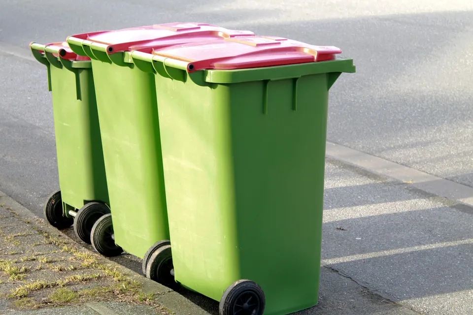 garbage can 270679 960 720
