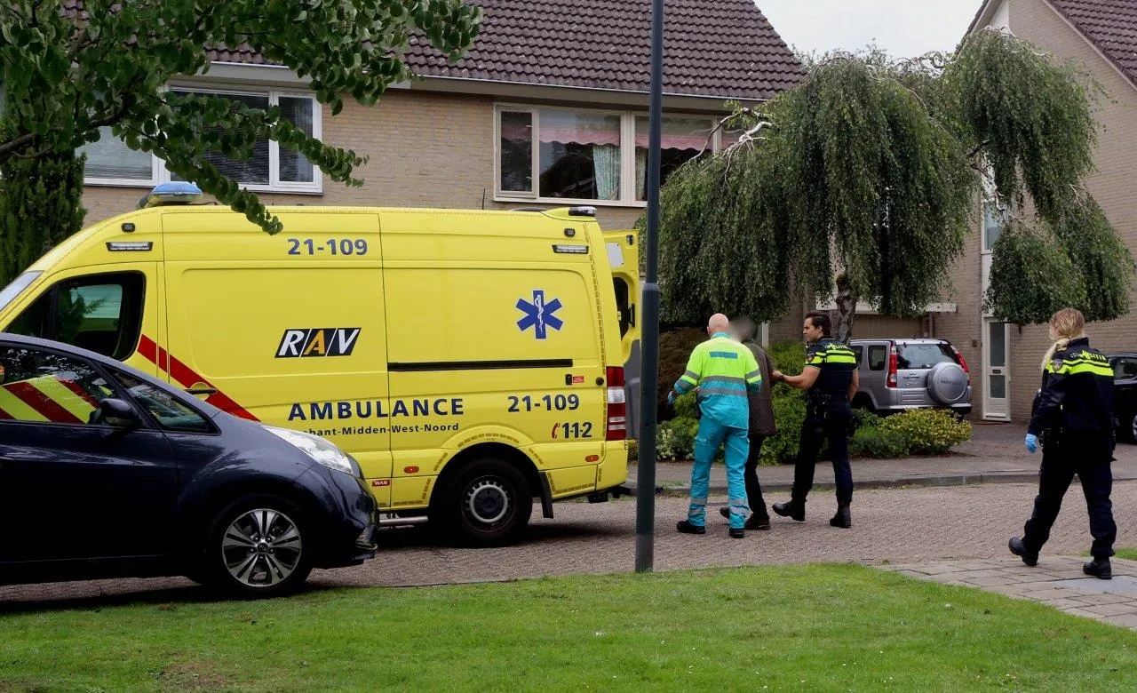 man uit water gered door visser vught 2