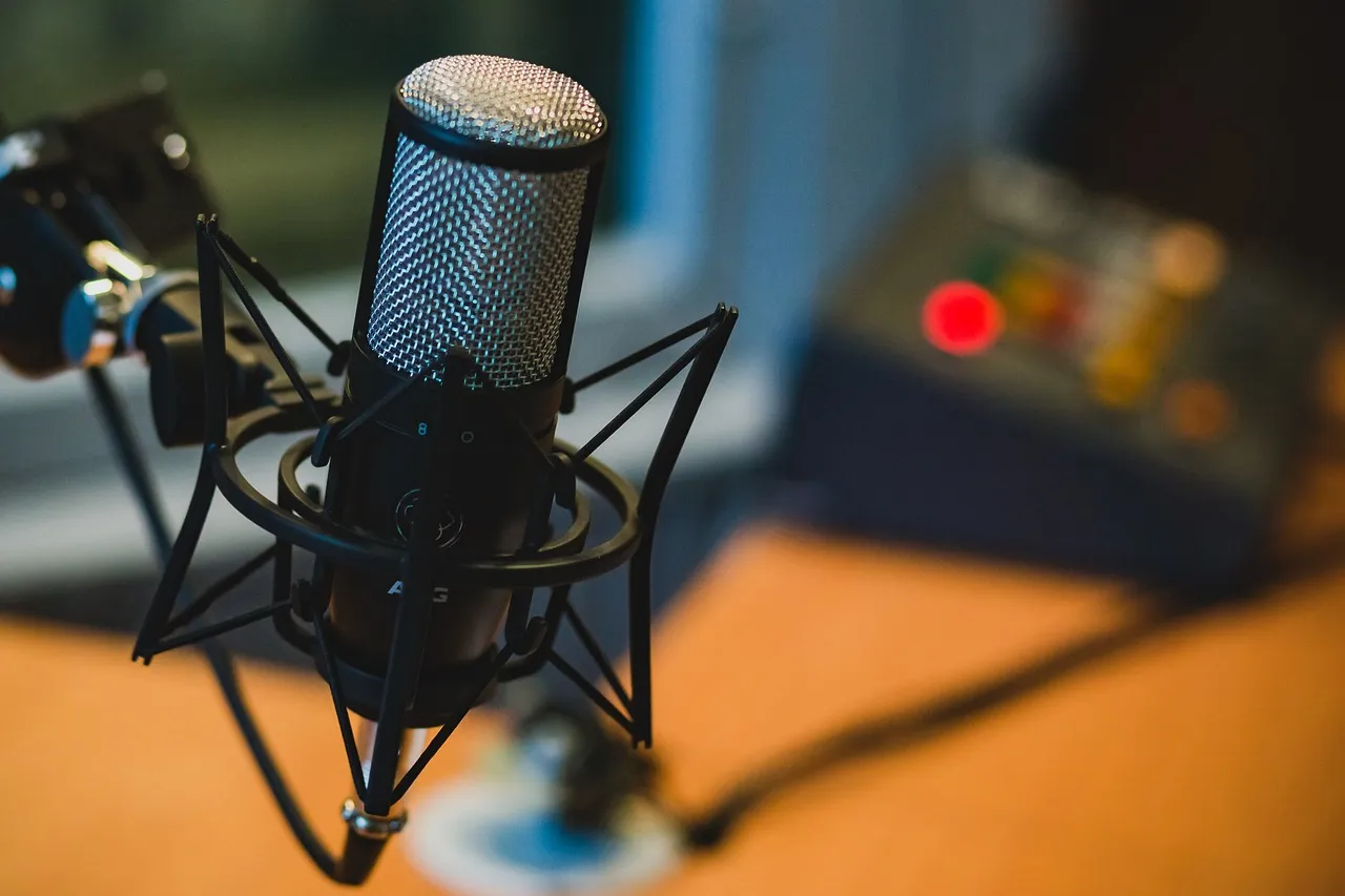 microphone 2618102 1280