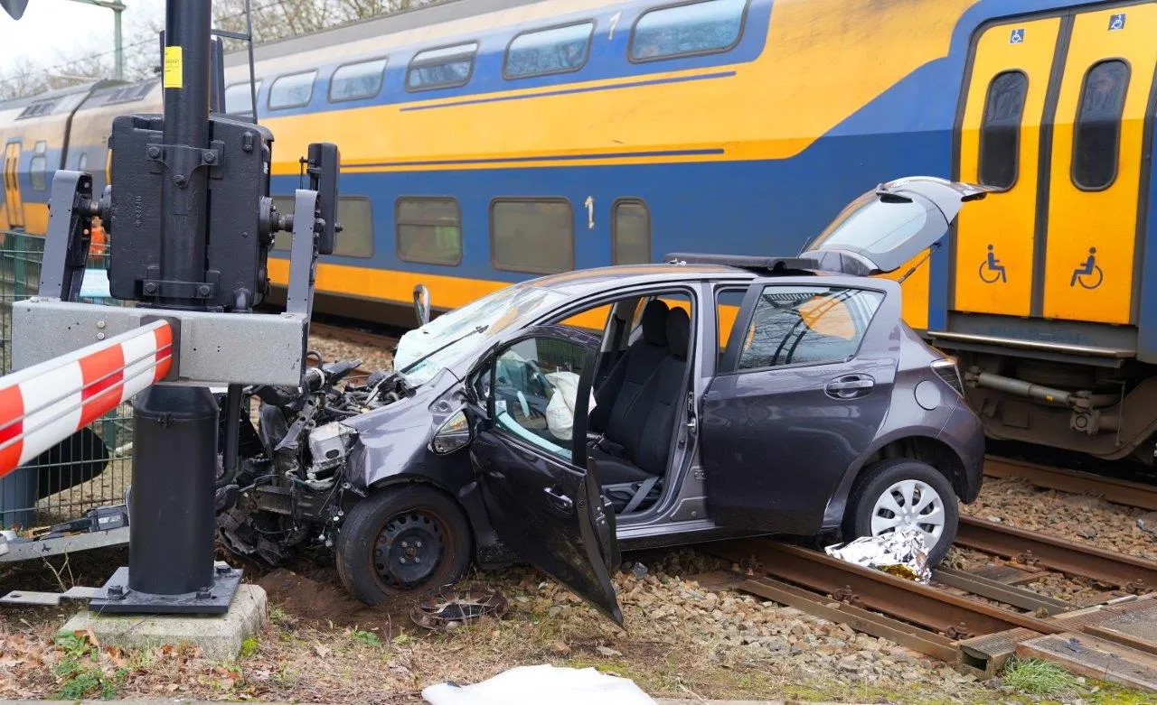 ongeval auto trein rosmalen 8