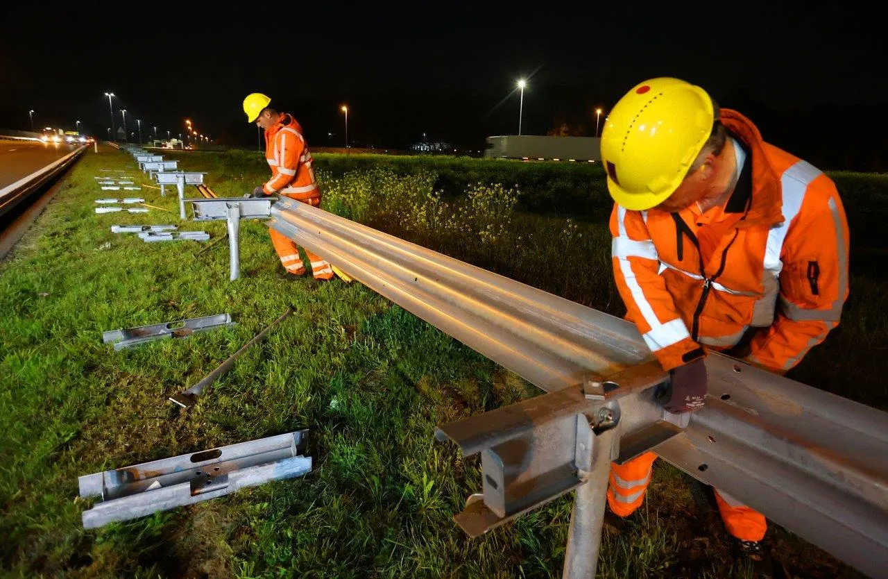 plaatsen vangrail knooppunt empel 8