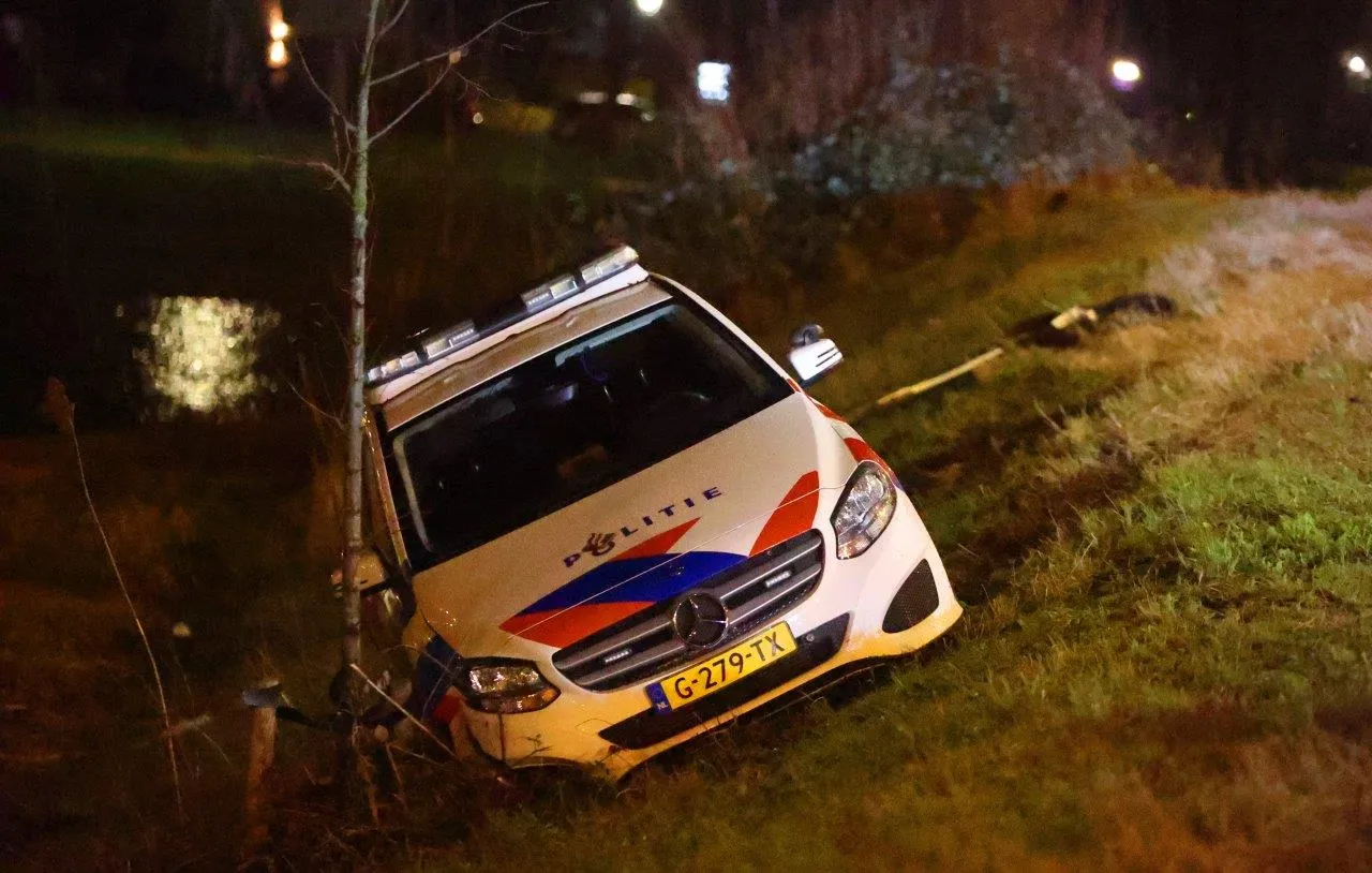 politieauto van de weg 3