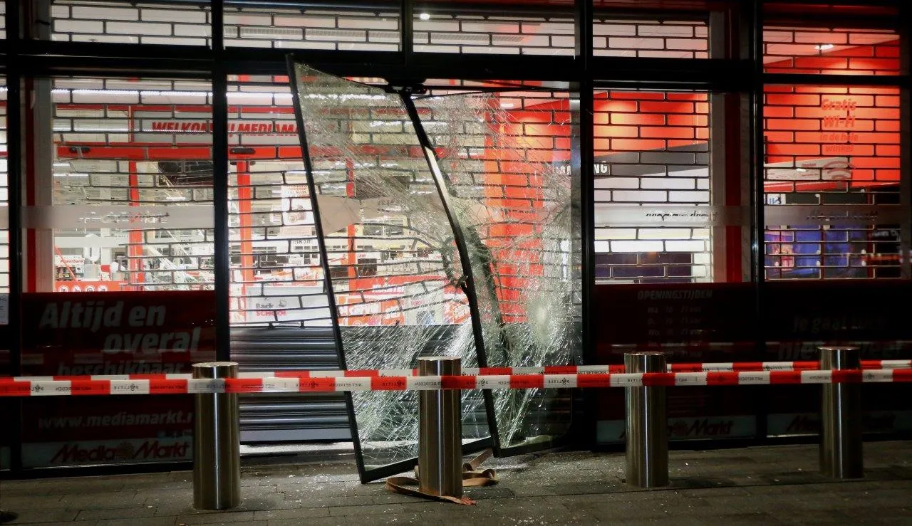 ramkraak media markt tinnegietersstraat den bosch 1