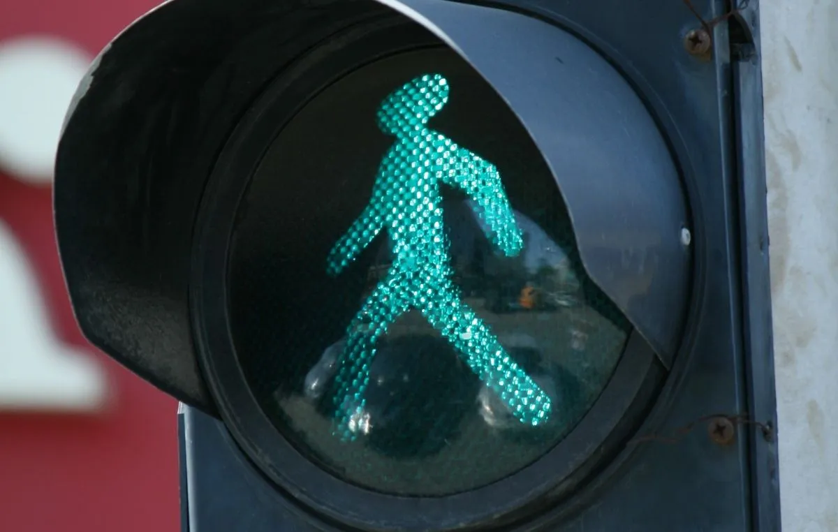 traffic green man allowed positive 844281