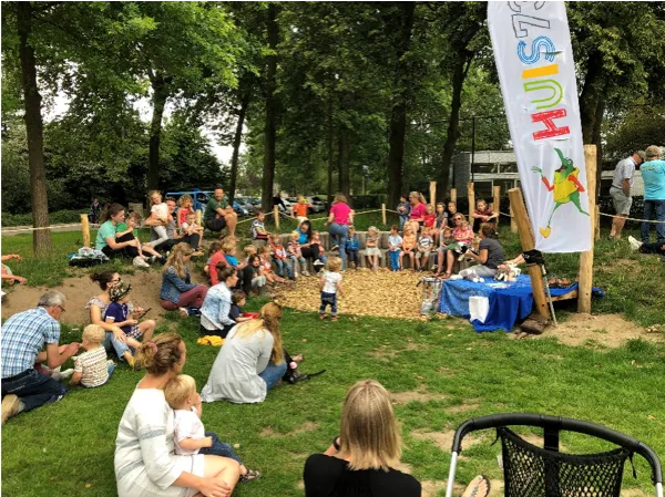 voorlezen buiten de deur