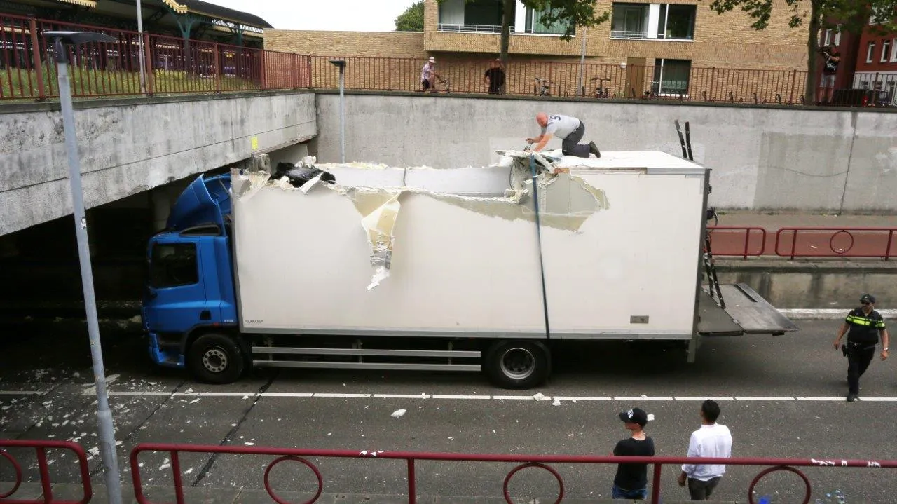 vrachtwagen vast stationstunnel den bosch2