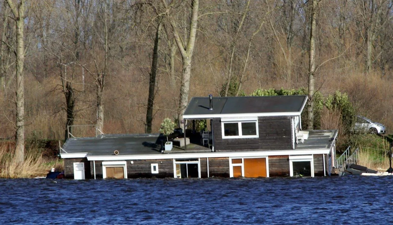 zinkende woonboot 2