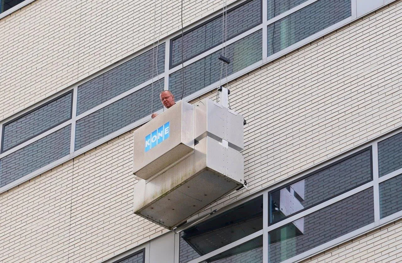 2024 08 20 meesters multi media fotos glazenwasser vast op grote hoogte magistratenlaan den bosch3