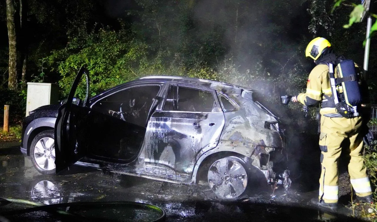 2024 09 29 meesters multi media fotos electrische deelauto in brand kattenbosch rosmalen4