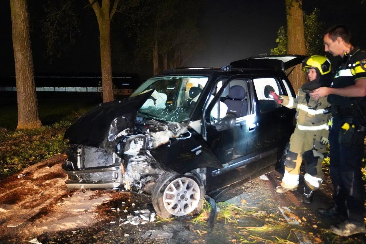 2024 10 02 meesters multi media fotos ongeval auto boom kerkdijk nuland2