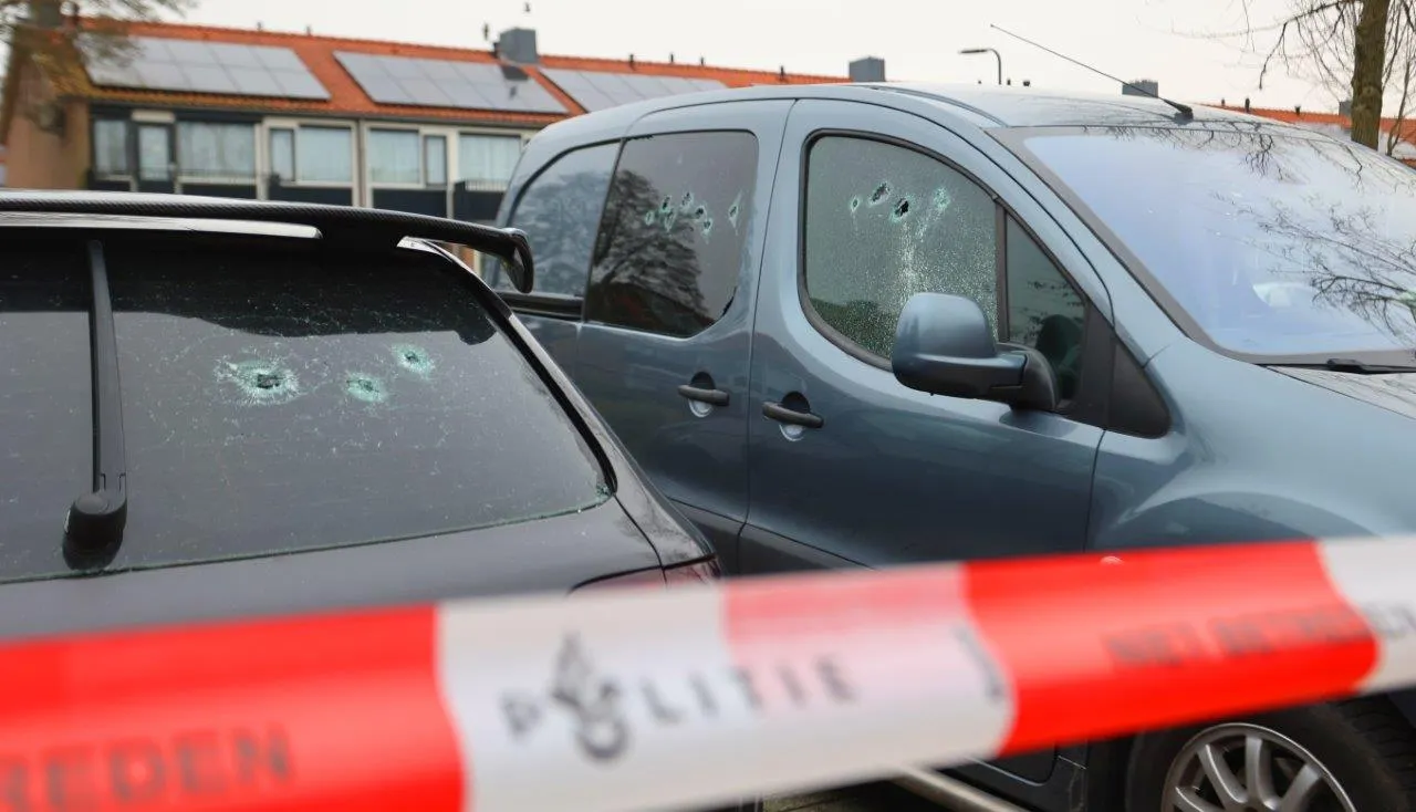 2024 12 11 meesters multi media video twee autos met kogelinslagen aangetroffen hudsonlaan den bosch1