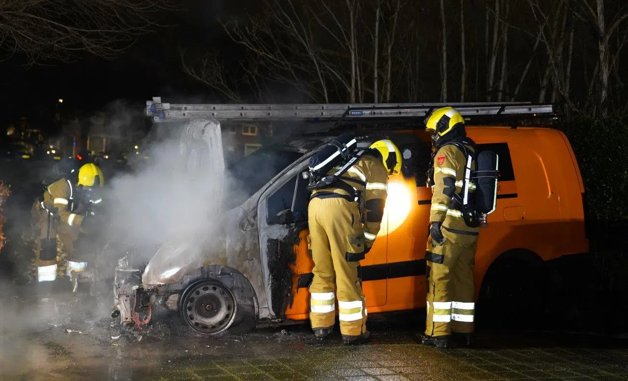 2025 01 01 meesters multi media fotos dakdekkersbus in brand de over den bosch4