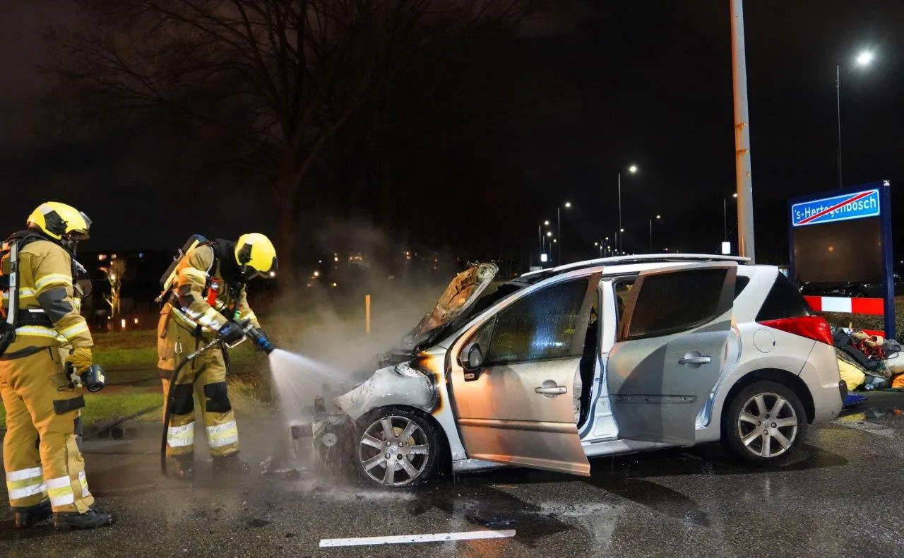 2025 01 06 meesters multi media fotos autobrand helftheuvelweg den bosch1