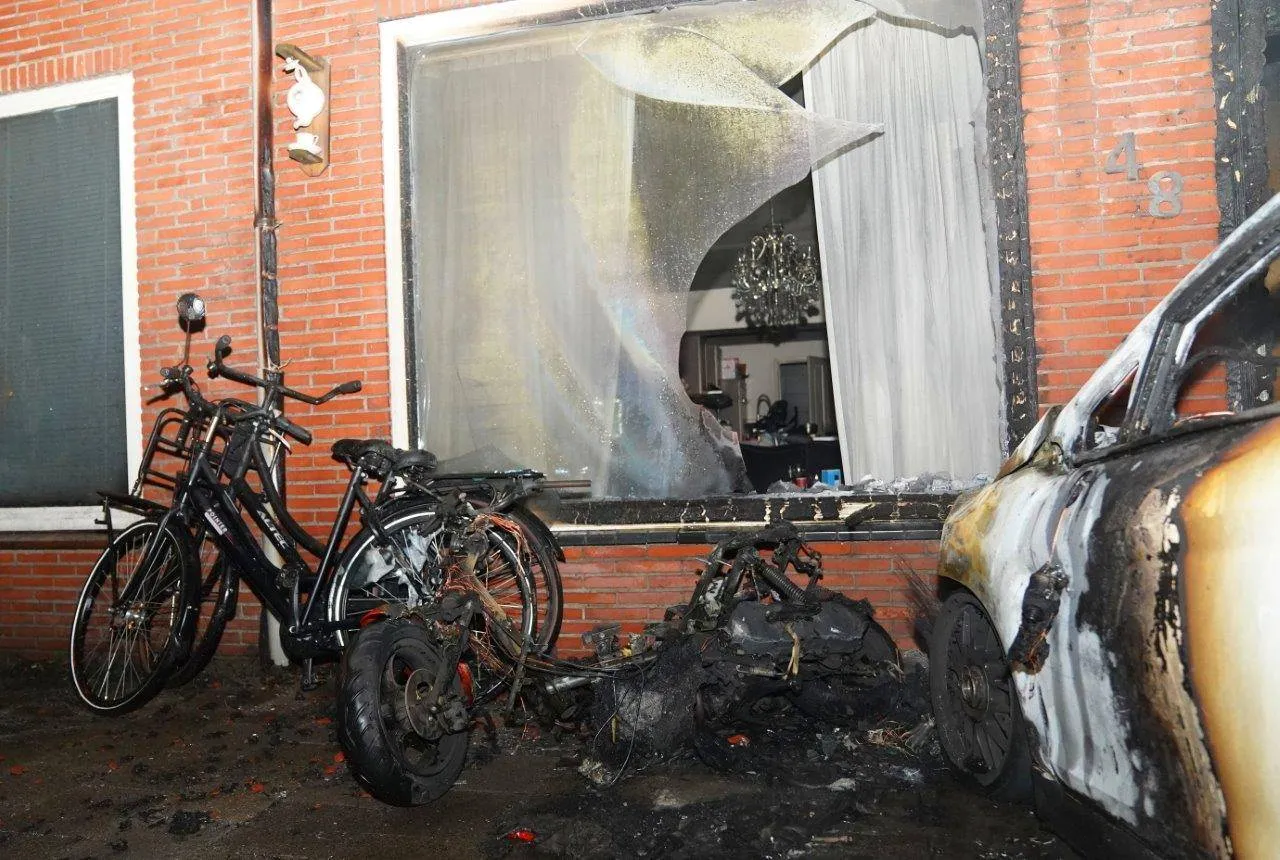 2025 01 19 meesters multi media fotos autobrand slaat over naar wonig acaciasingel den bosch3