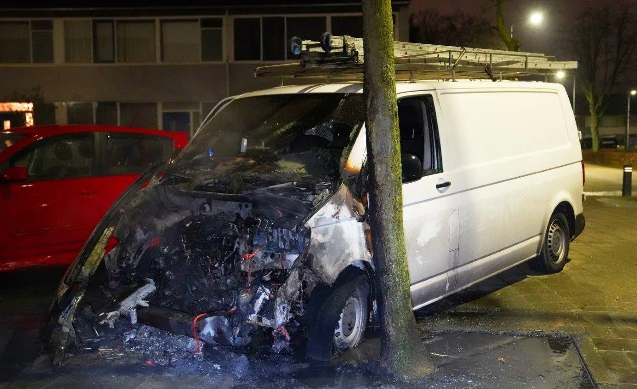 2025 02 13 meesters multi media fotos dakdekkersbus in brand fagot den bosch3