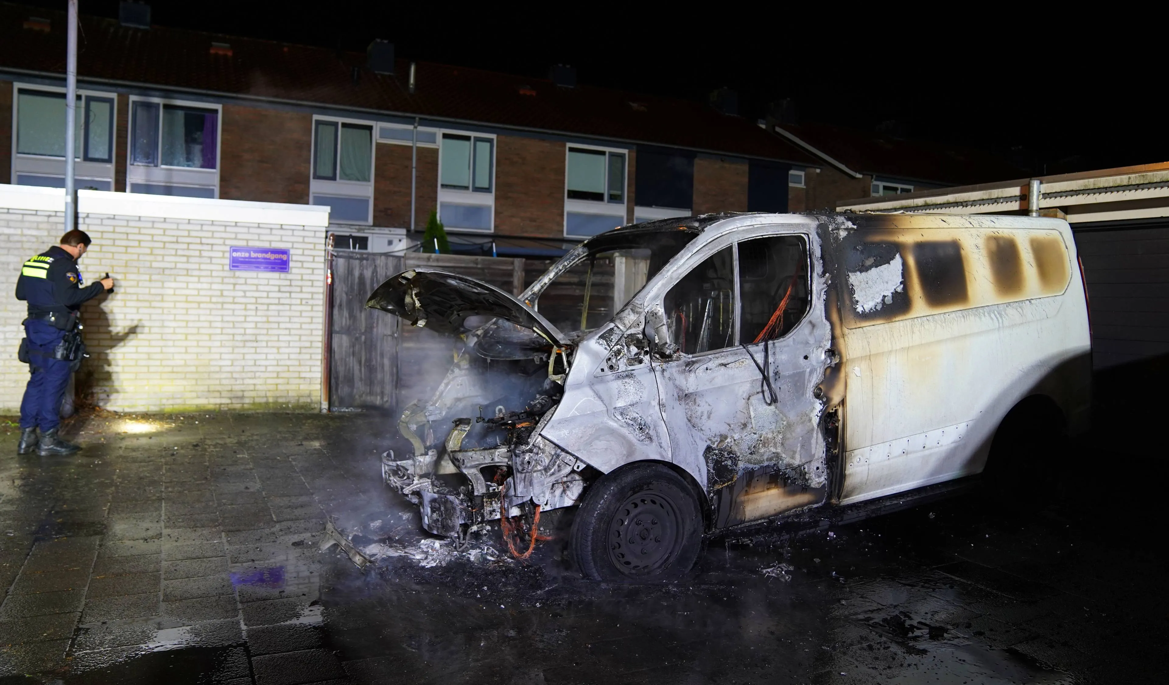 2b3a4076-068a-4aeb-b939-568ad9cf1884