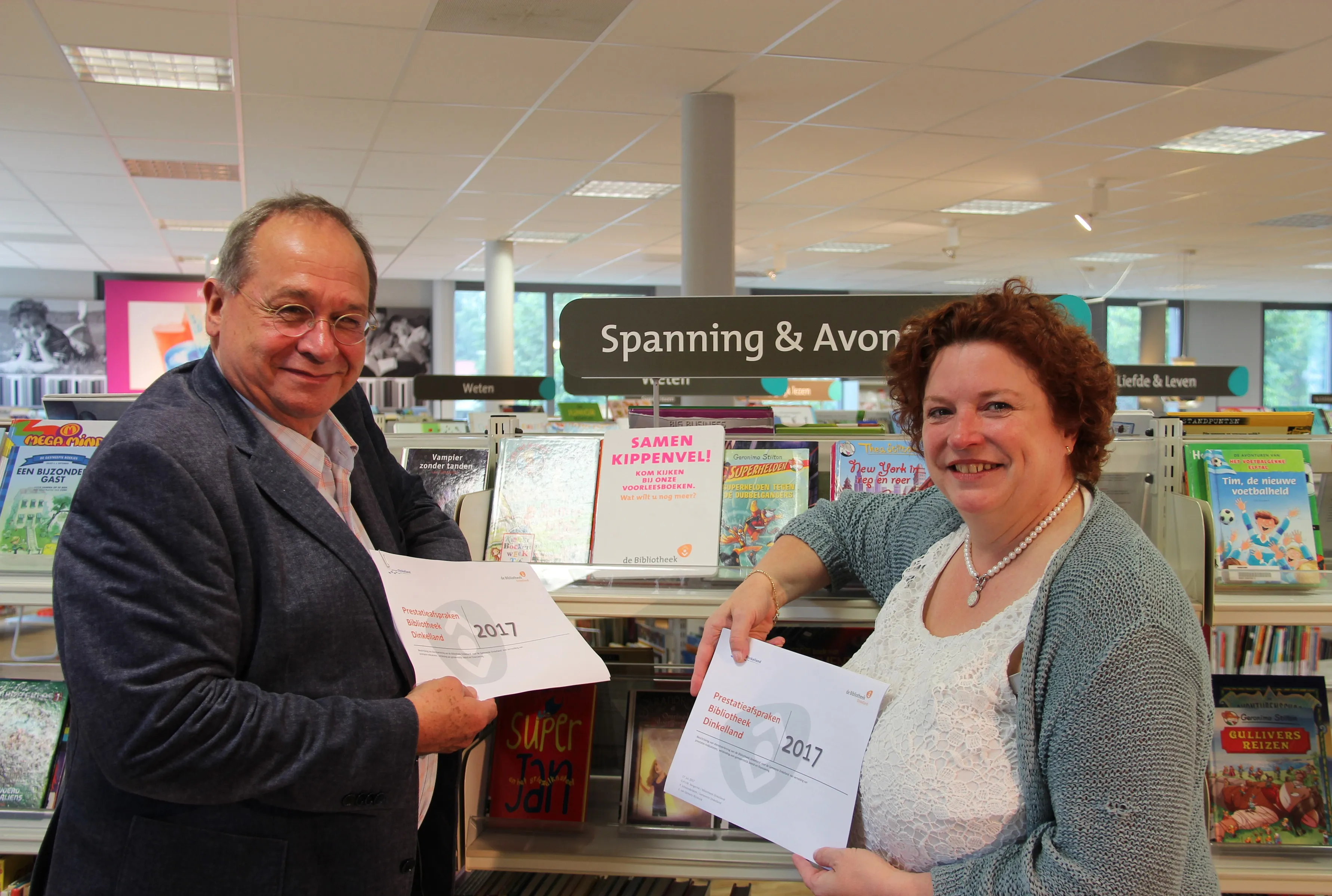 20170714 voorzitter coen hamers en wethouder ilse duursma na ondertekening prestatieafspraken