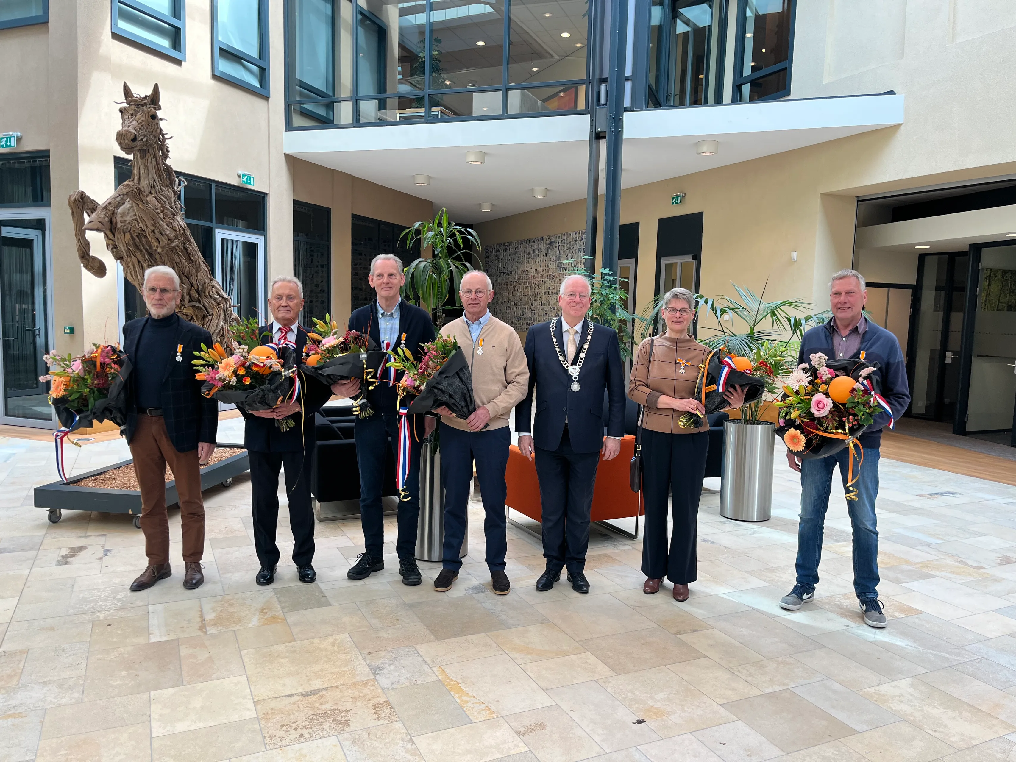 foto lintjesregen 2023 gedecoreerden groep 2