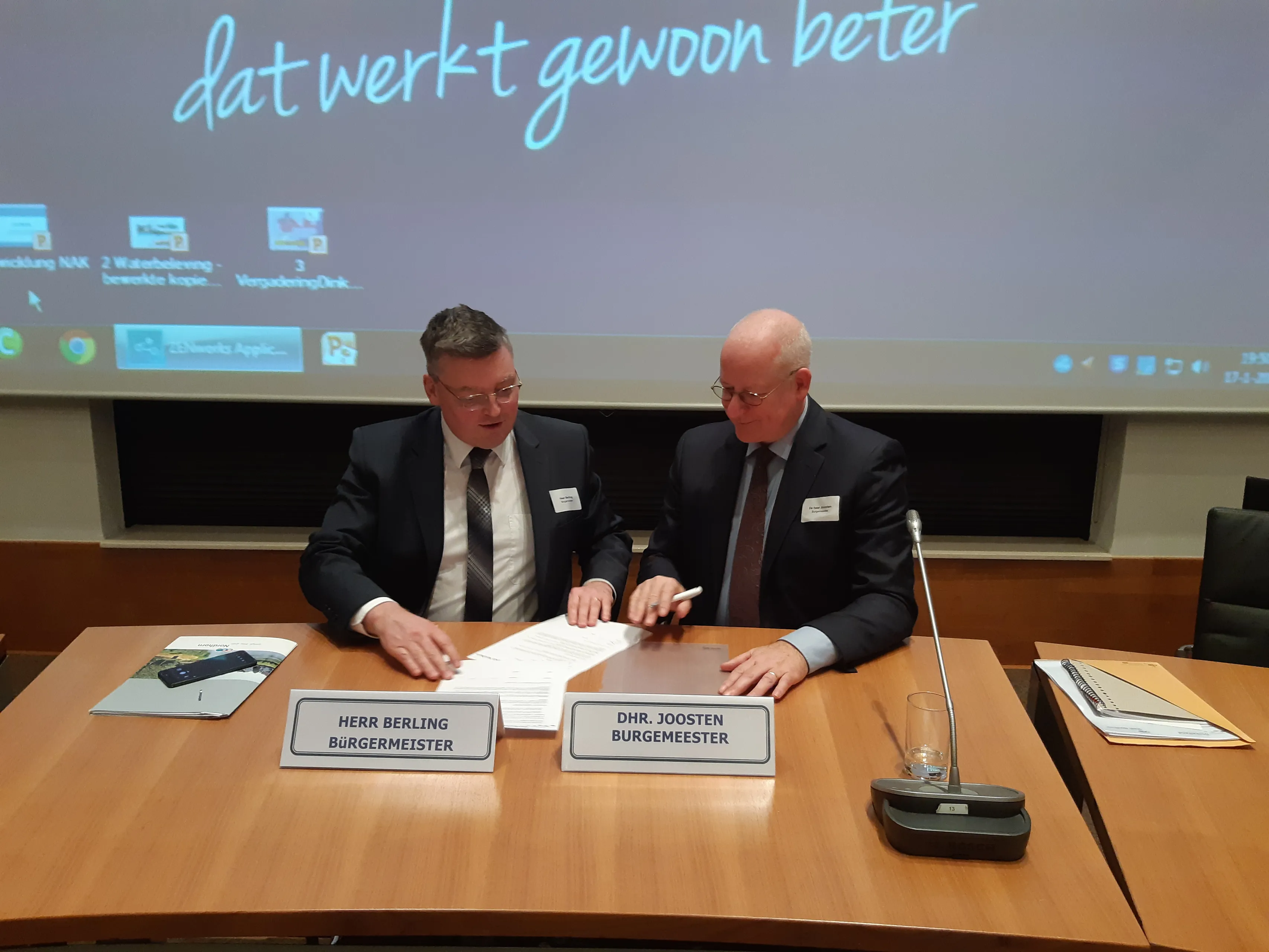 ondertekening door burgemeester joosten en brgermeister berling