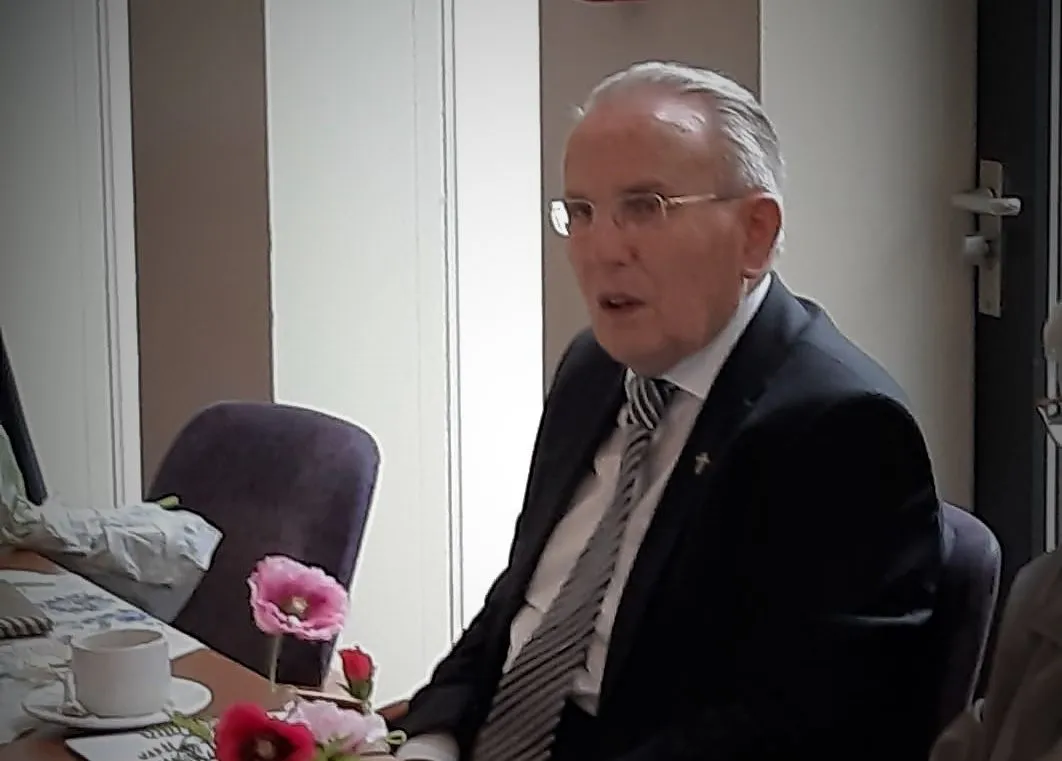 pastor heuven e1574414964905