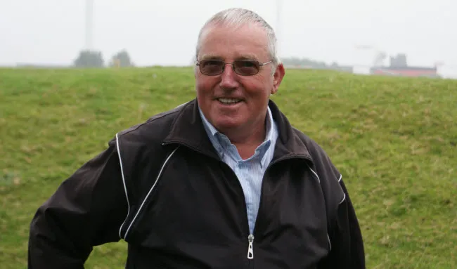 a2hs09q4naxersyeia715f6bx leo2309