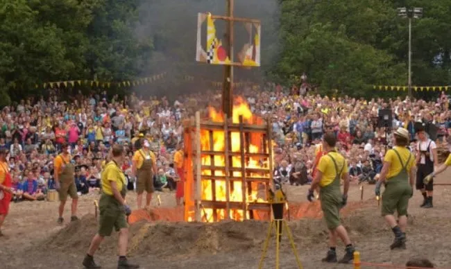 axj8pwscaktgn3x84rcemnwb8 kampvuur2