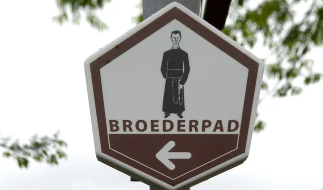 azoro4hvcbyu1u8oy168q3edr broederpad