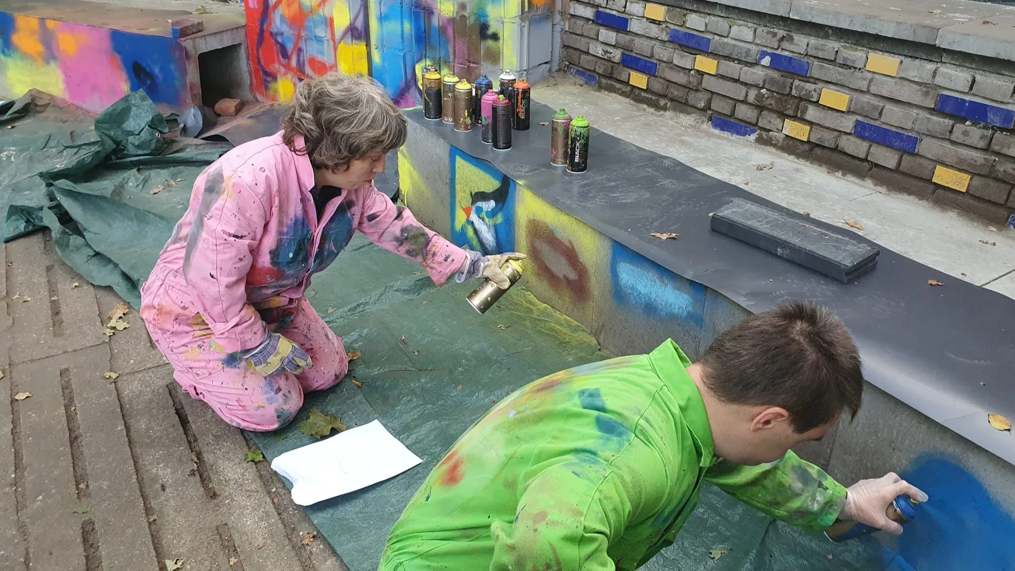 graffiti door de stormvogels