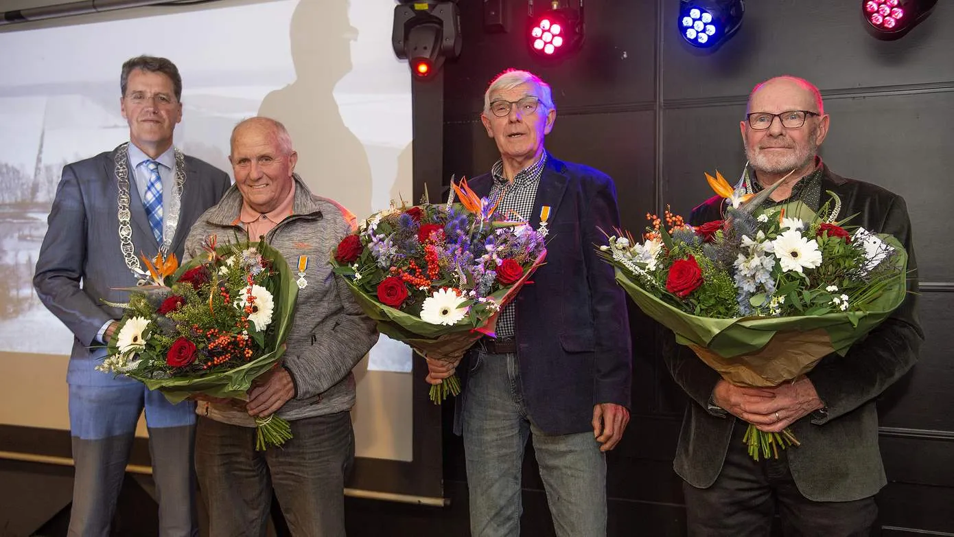 3-lintjes-bij-ijsvereniging-hou-vol-barger-oosterveld