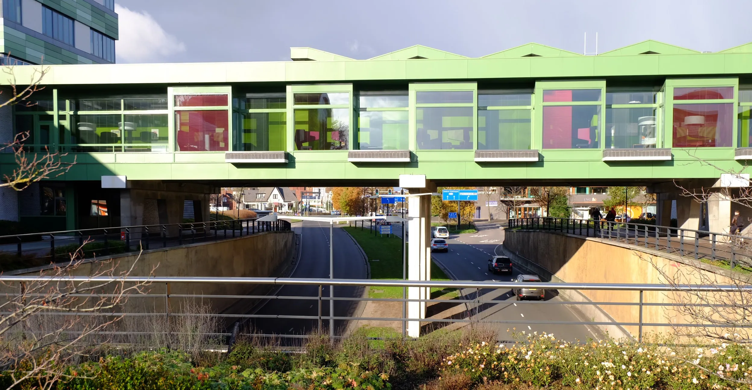 emmen-gemeente-gemeentehuis-bruggebouw-viaduct