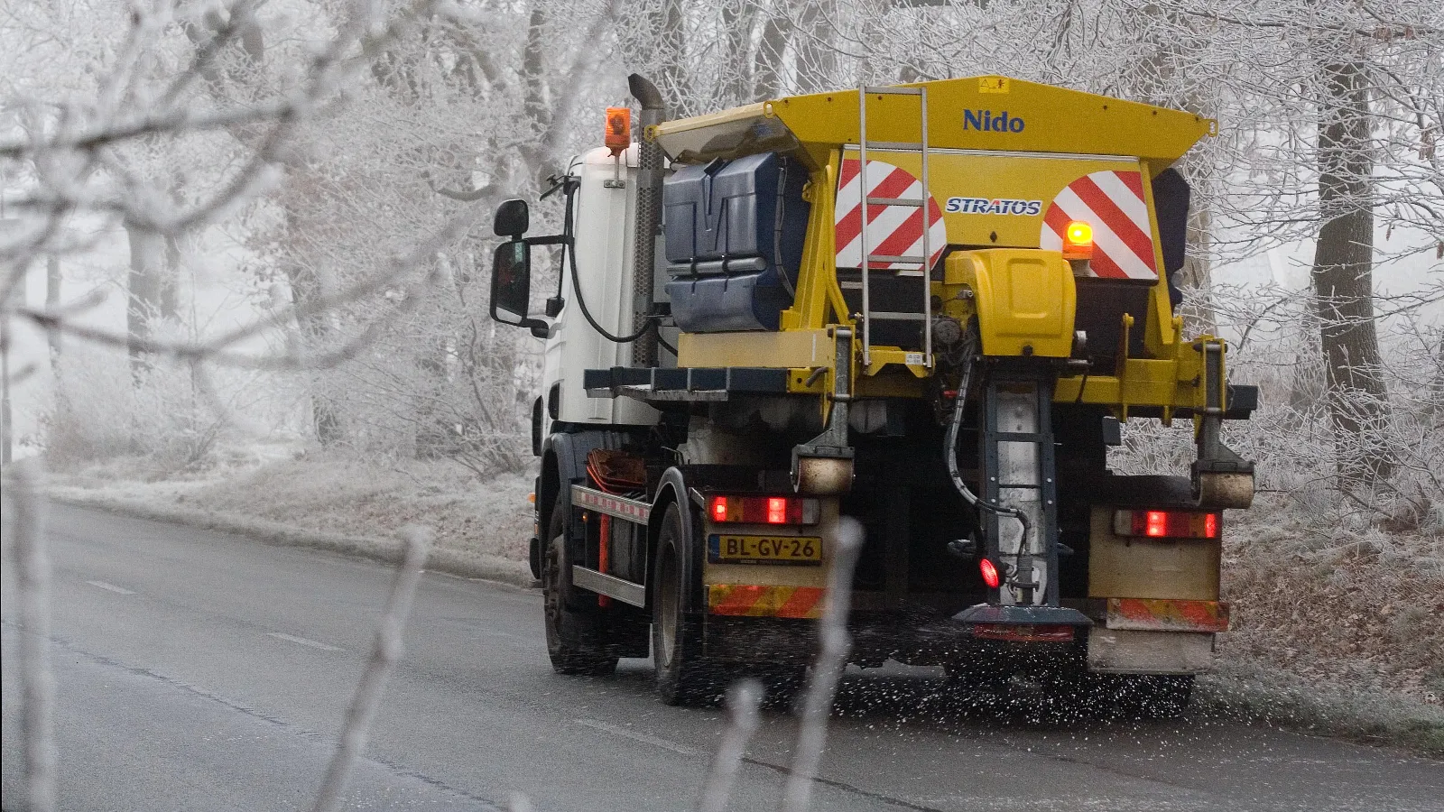 emmen-gladheid-1-strooiwagen