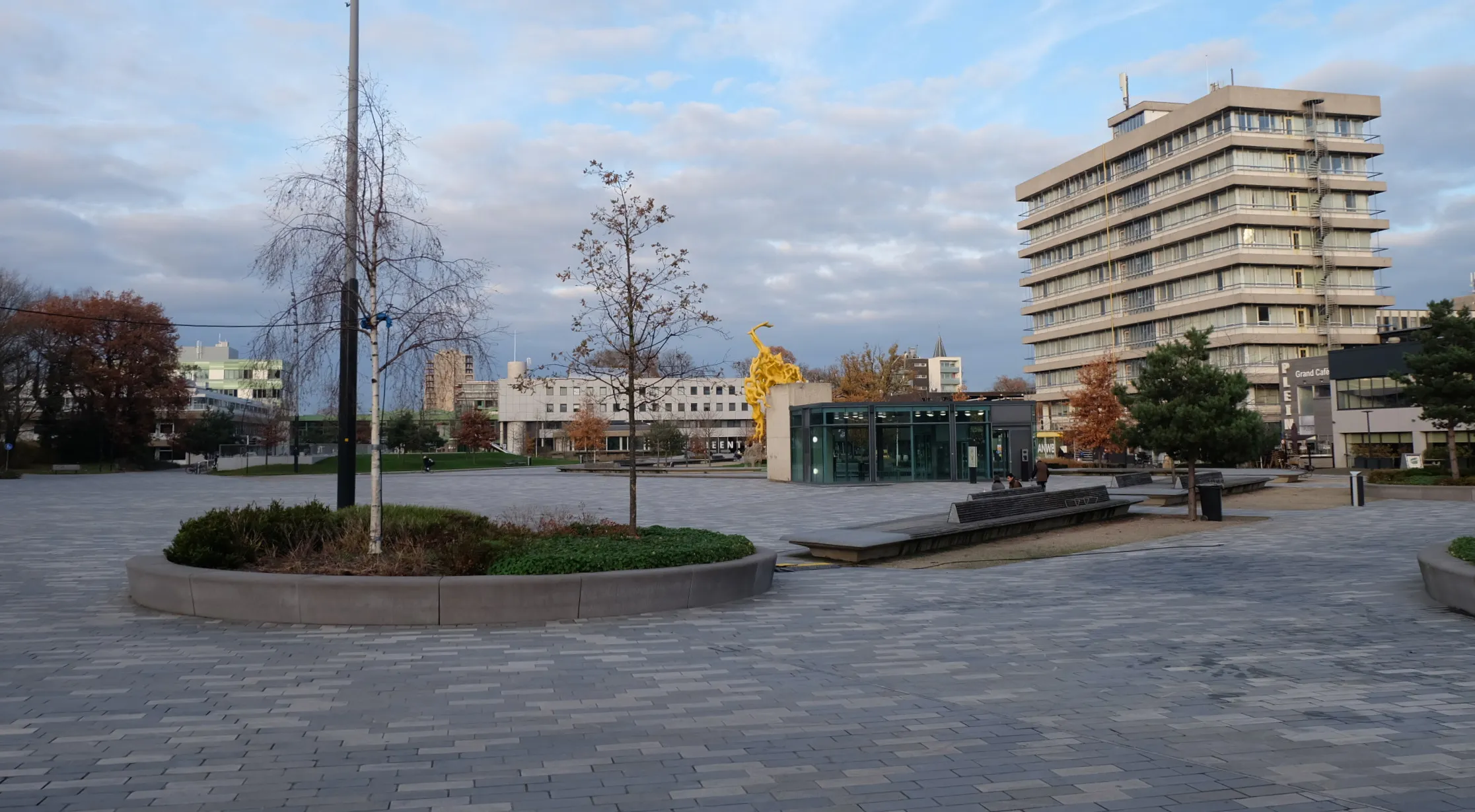 emmen-raadhuisplein-1