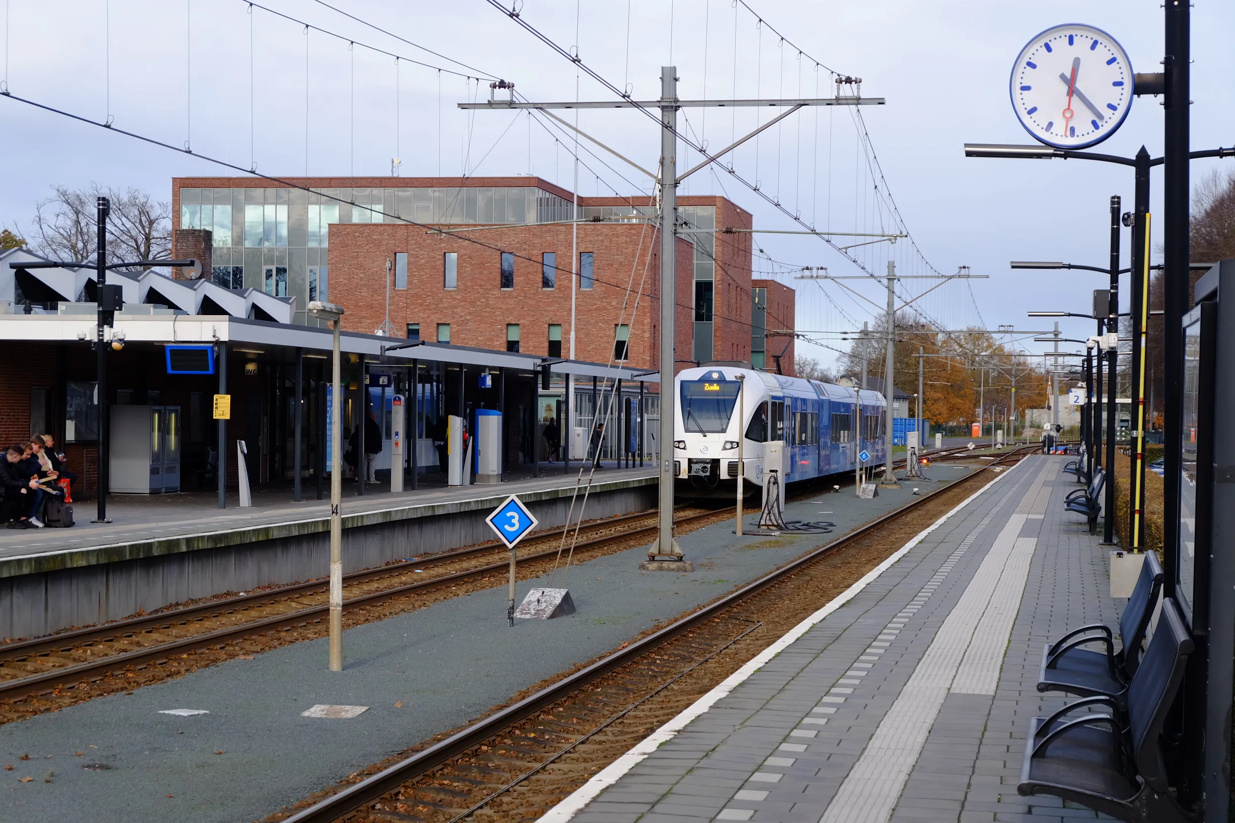 emmen-station-trein-perron