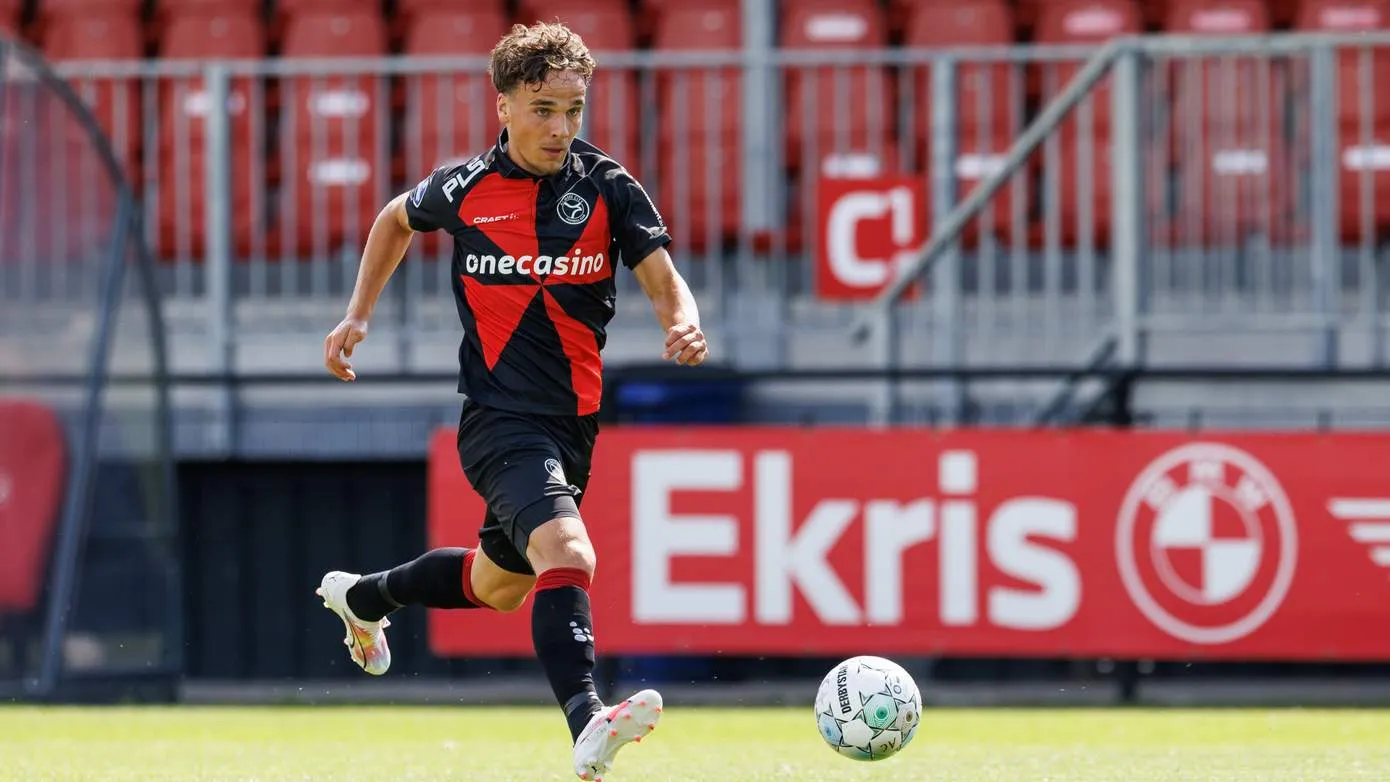 fc-emmen-huurt-bradly-van-hoeven