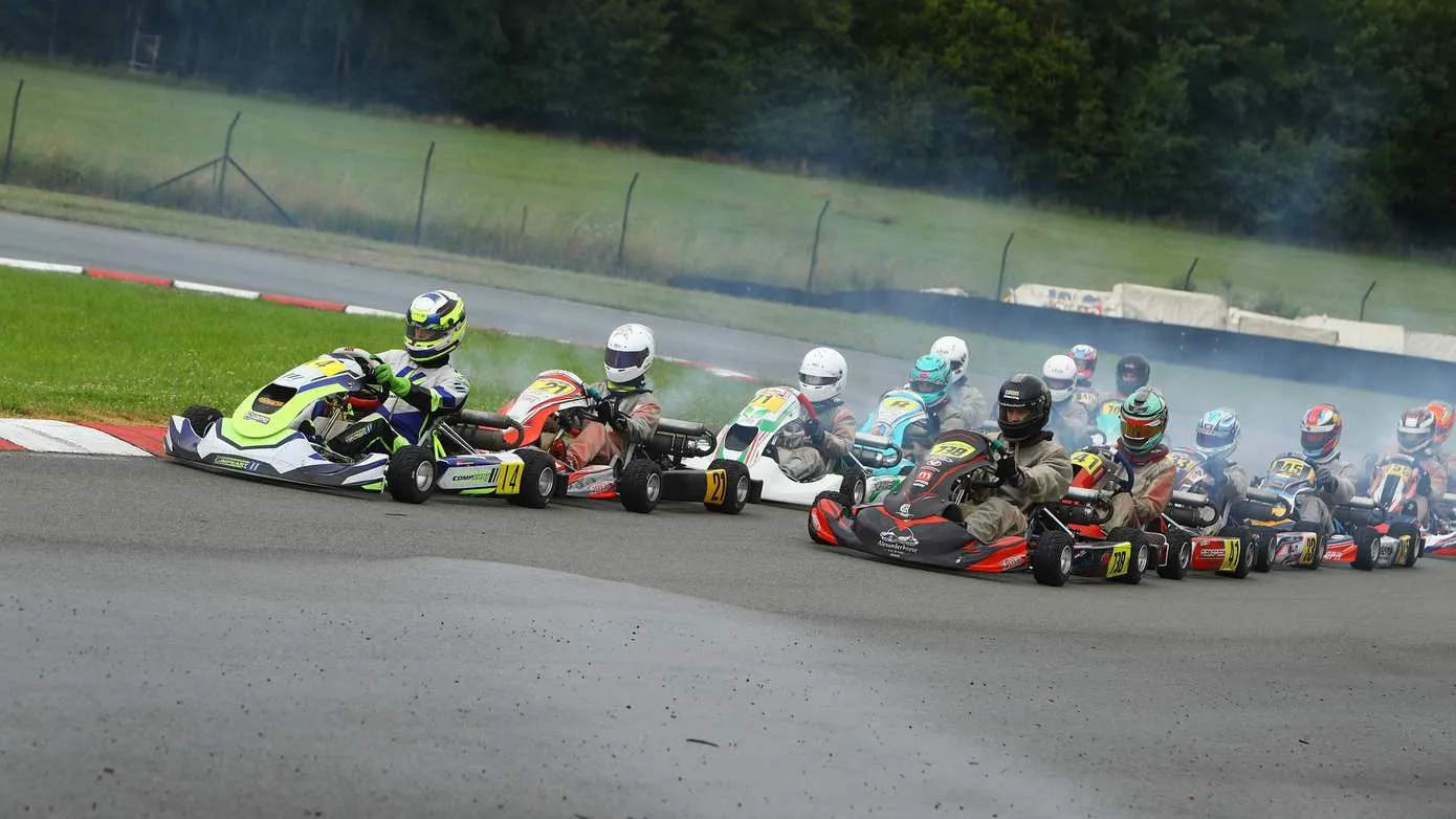 Mick Blankespoort met nummer 14 pakte weer een overwinning