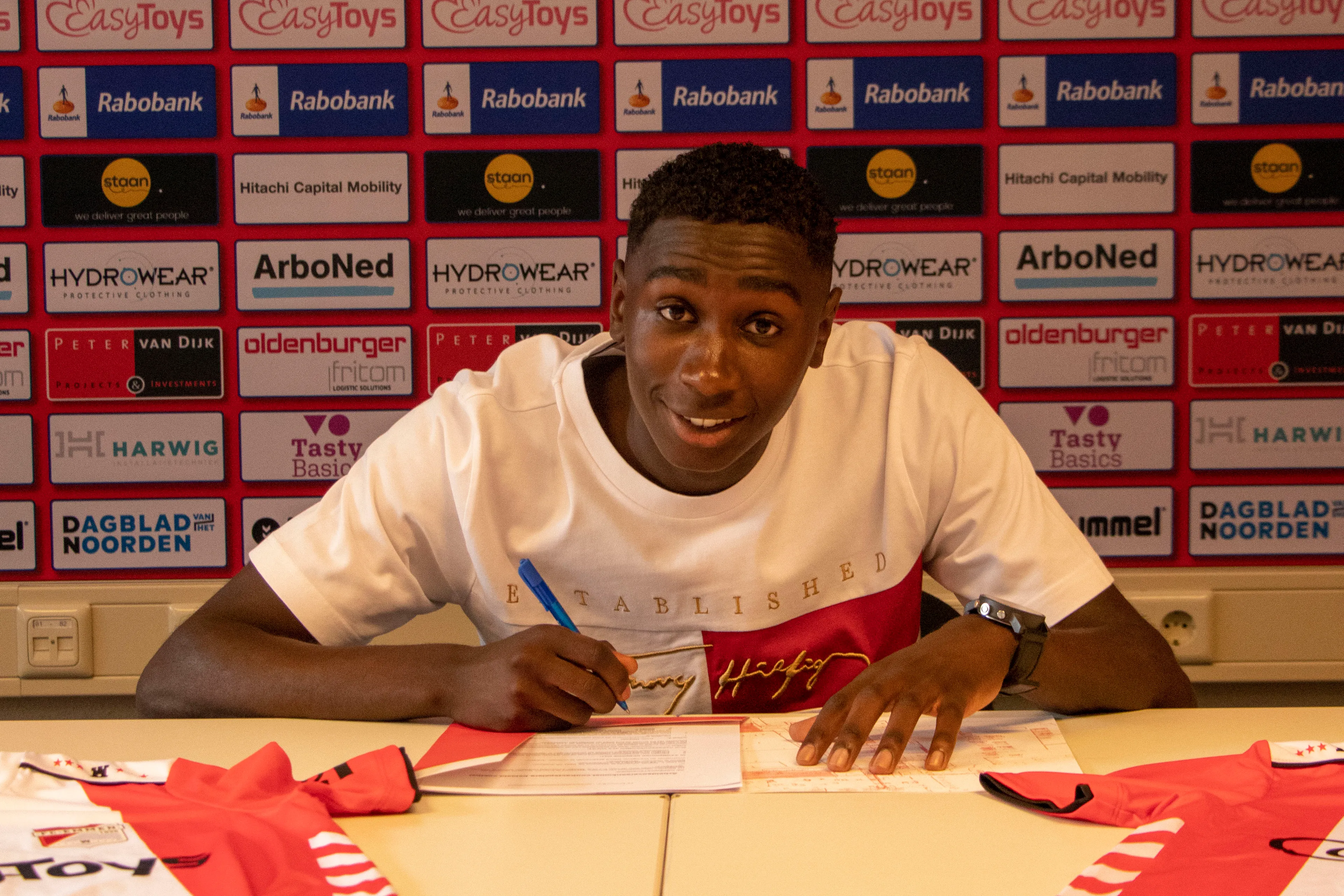 persbericht-fc-emmen-contracteert-leonel-miguel