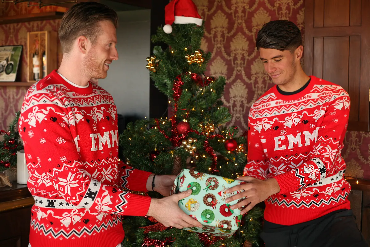 persbericht-fc-emmen-helpt-kinderen-aan-een-kerstcadeau