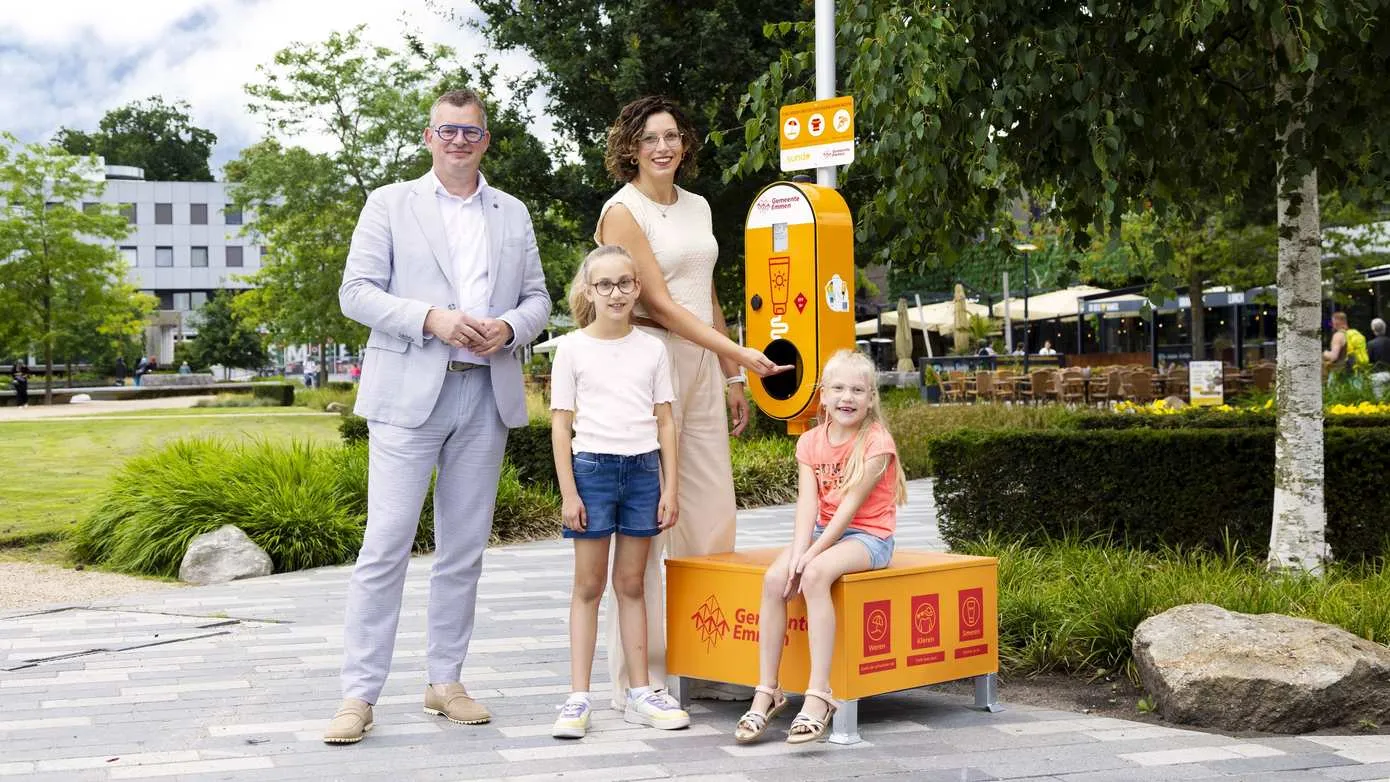 Raymond Wanders onthult zonnebrandpaal