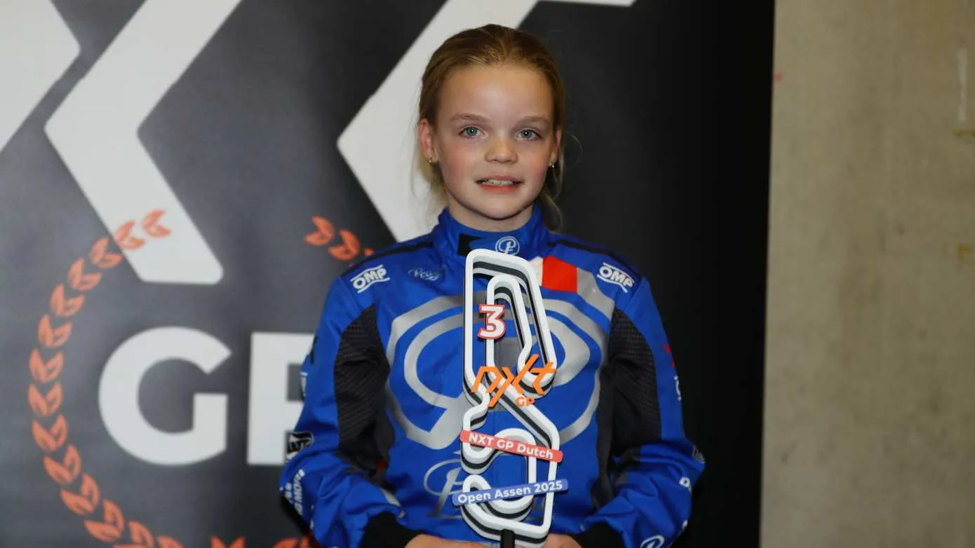 Demi Beuvink pakt grote beker  podium in de kartsport