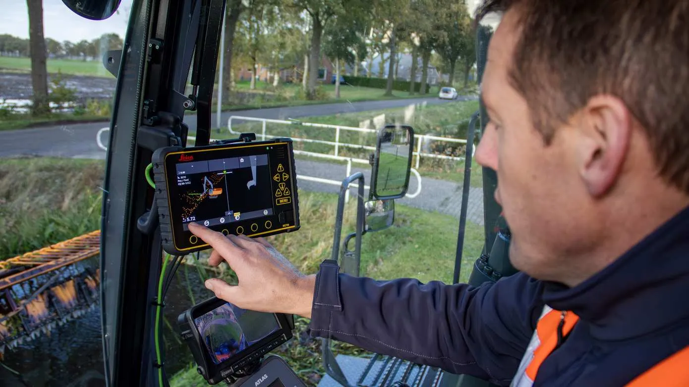 LGS MC_Leica MC1 3D excavator_dual stick_NL_2025_13