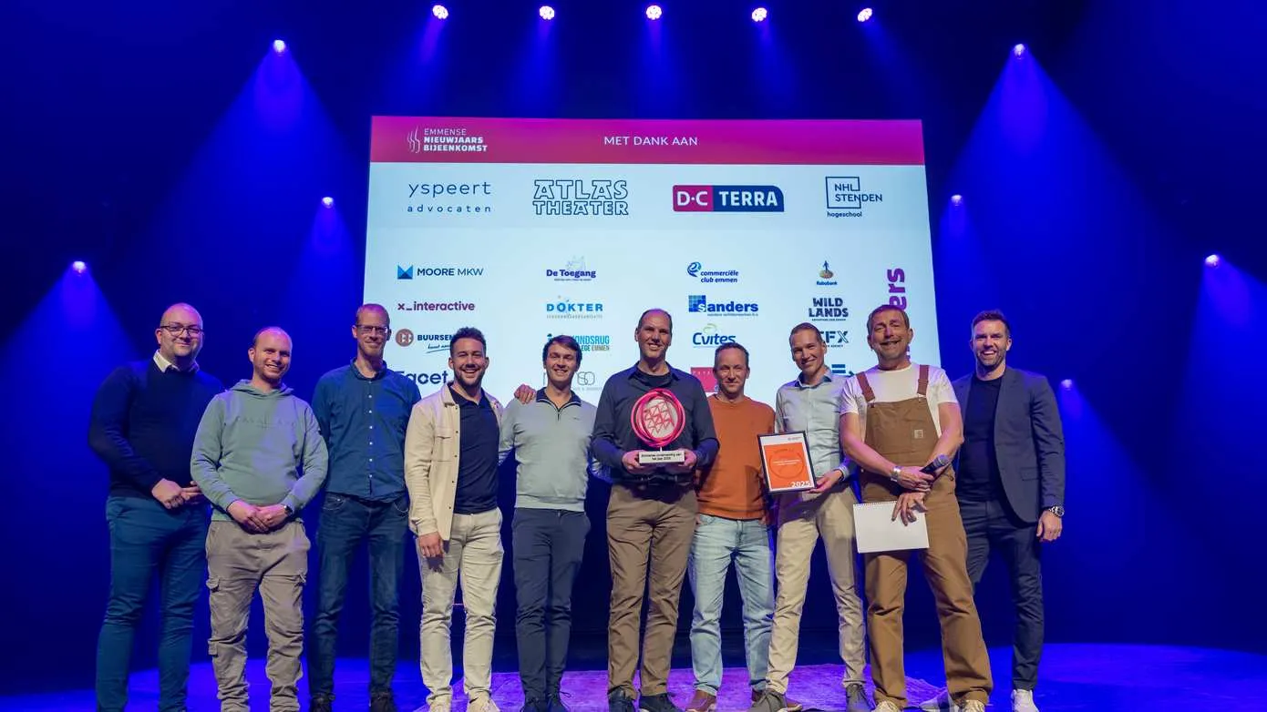 Het team van Promosound neemt de prijs in ontvangst. Fotografie Guido Hansman