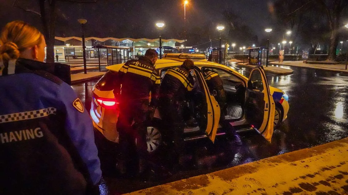 man_zorgt_voor_grote_onrust_op_station_in_emmen_2