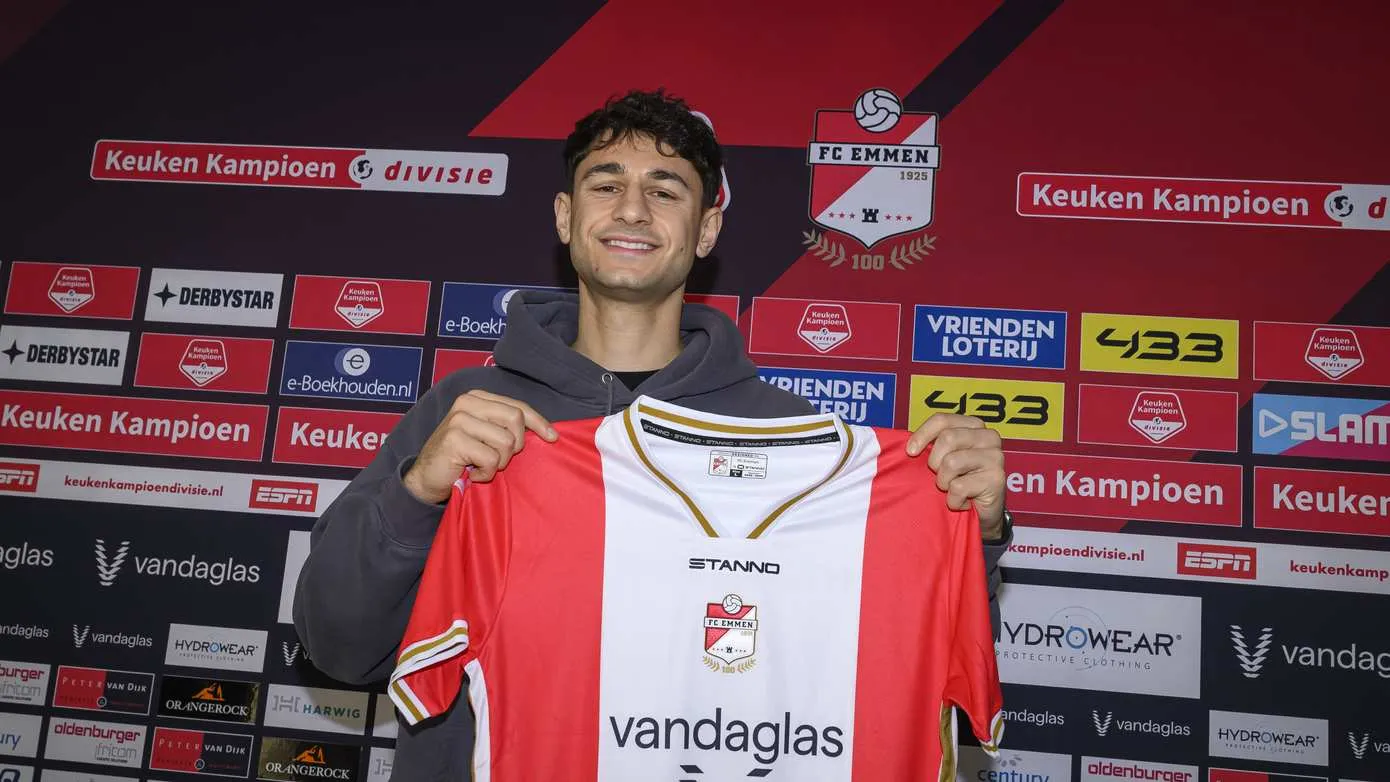 PERSBERICHT FC Emmen versterkt zich met Alessandro Hojabrpour - foto Cor Lasker