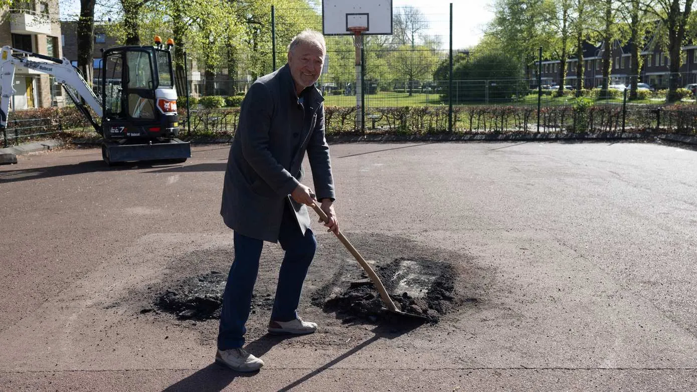 04 20 Start bouw Cruyff Court