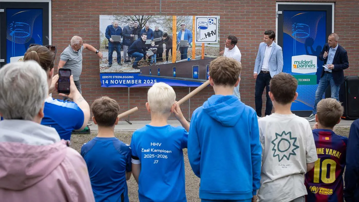 Opening kleedkamers HHV